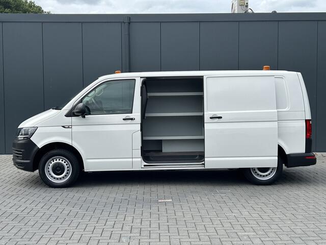 Volkswagen TRANSPORTER 2.0 TDI 150 PK / L2H1 / 1e EIG. / AIRCO / NAVI / 2X SCHUIFDEUR / 3-ZITS / TREKHAAK / INRICHTING / CAMERA / BLUETOOTH
