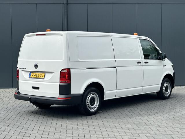 Volkswagen TRANSPORTER 2.0 TDI 150 PK / L2H1 / 1e EIG. / AIRCO / NAVI / 2X SCHUIFDEUR / 3-ZITS / TREKHAAK / INRICHTING / CAMERA / BLUETOOTH