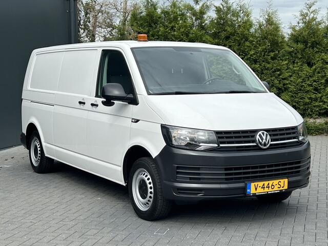 Volkswagen TRANSPORTER 2.0 TDI 150 PK / L2H1 / 1e EIG. / AIRCO / NAVI / 2X SCHUIFDEUR / 3-ZITS / TREKHAAK / INRICHTING / CAMERA / BLUETOOTH