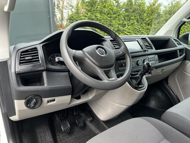 Volkswagen TRANSPORTER 2.0 TDI 150 PK / L2H1 / 1e EIG. / AIRCO / NAVI / 2X SCHUIFDEUR / 3-ZITS / TREKHAAK / INRICHTING / CAMERA / BLUETOOTH