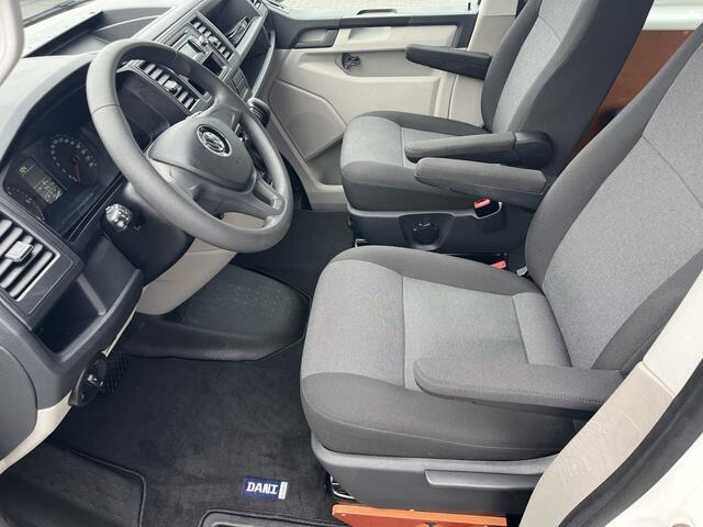 Volkswagen TRANSPORTER Kombi 2.0 TDI DSG Automaat 150 pk 8-persoons BTW en BPM vrij Airco Cruise control Trekhaak PDC 1e eigenaar Euro 6 Personenbus Kombi Combi Tourer Groepsvervoer Peronenvervoer