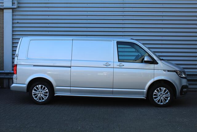 Volkswagen TRANSPORTER 2.0 TDI 150pk L2H1 Bulli DSG NL-Auto NAP Airco Cruise Navi Camera 17"LMV Sidebars Trekhaak 2500kg