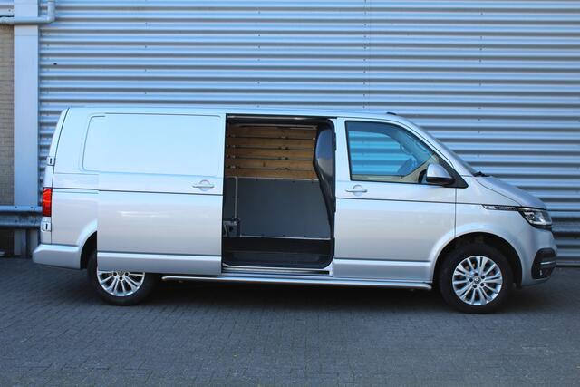 Volkswagen TRANSPORTER 2.0 TDI 150pk L2H1 Bulli DSG NL-Auto NAP Airco Cruise Navi Camera 17"LMV Sidebars Trekhaak 2500kg