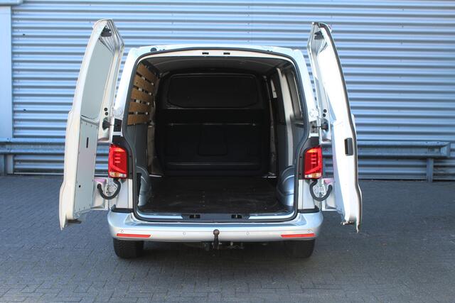 Volkswagen TRANSPORTER 2.0 TDI 150pk L2H1 Bulli DSG NL-Auto NAP Airco Cruise Navi Camera 17"LMV Sidebars Trekhaak 2500kg