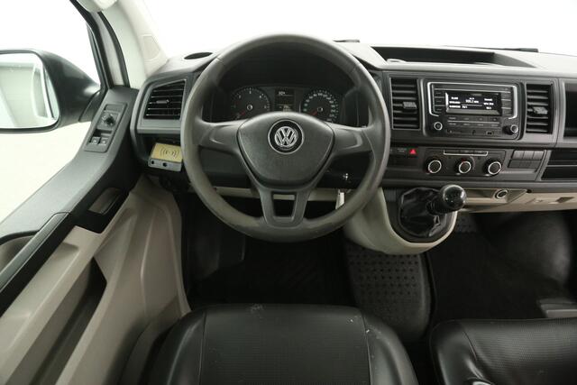Volkswagen TRANSPORTER 2.0 TDI L2H1 | Dubbele Cabine | 6 Persoons | 140PK Airco Trekhaak Bluetooth Elektrpakket Schuifdeur Lat om Lat