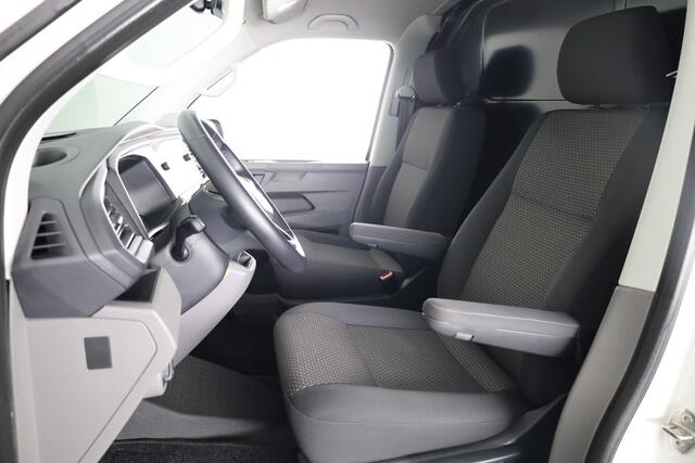 Volkswagen TRANSPORTER 2.0 TDI L2H1 28 Comfortline 110 pk | Verlengde garantie | Navigatie| Lederen stuurwiel | Trekhaak | Parkeersensoren achter | Cruise control | Apple Carplay/Android Auto |