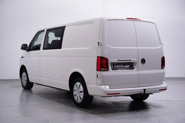 Volkswagen TRANSPORTER 2.0 TDI 110 pk L2H1 Dubbel Cabine NAP, Airco Trekhaak, Cruise Control, Laadruimte Pakket 6-Zits