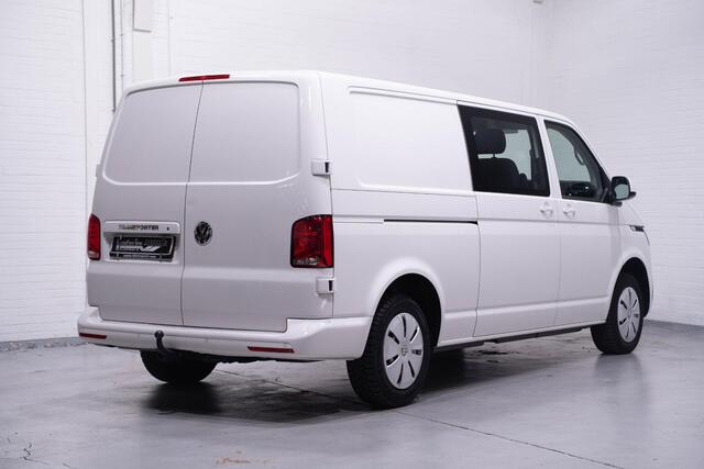 Volkswagen TRANSPORTER 2.0 TDI 110 pk L2H1 Dubbel Cabine NAP, Airco Trekhaak, Cruise Control, Laadruimte Pakket 6-Zits