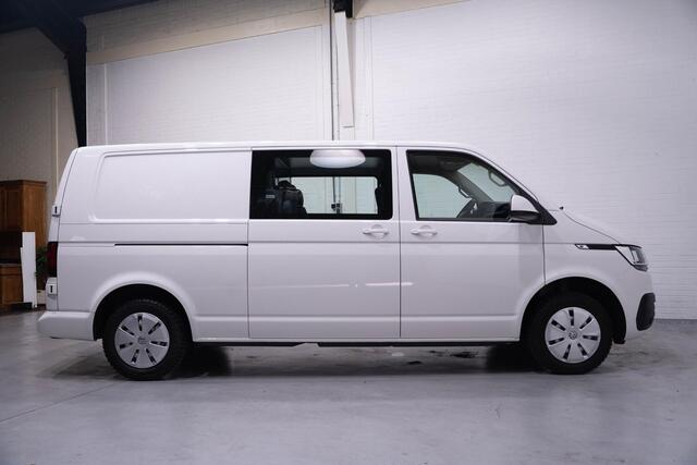 Volkswagen TRANSPORTER 2.0 TDI 110 pk L2H1 Dubbel Cabine NAP, Airco Trekhaak, Cruise Control, Laadruimte Pakket 6-Zits