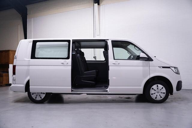 Volkswagen TRANSPORTER 2.0 TDI 110 pk L2H1 Dubbel Cabine NAP, Airco Trekhaak, Cruise Control, Laadruimte Pakket 6-Zits