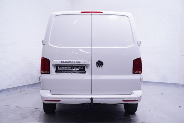 Volkswagen TRANSPORTER 2.0 TDI 110 pk L2H1 Dubbel Cabine NAP, Airco Trekhaak, Cruise Control, Laadruimte Pakket 6-Zits