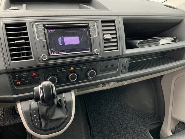 Volkswagen TRANSPORTER 2.0 TDI L2H1 Highline Automaat Dub Cab Airco Cruise Navi Camera Leer Alu Velg Side Bar Trekhaak 2500 kg Euro 6 Zits 6