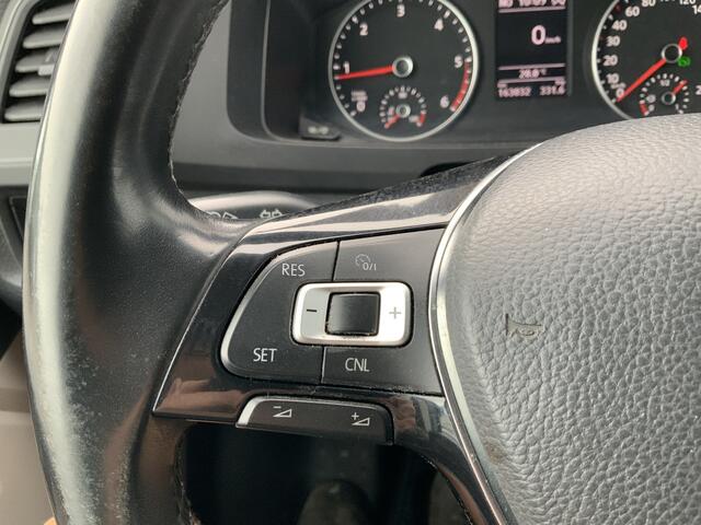 Volkswagen TRANSPORTER 2.0 TDI L2H1 Highline Automaat Dub Cab Airco Cruise Navi Camera Leer Alu Velg Side Bar Trekhaak 2500 kg Euro 6 Zits 6