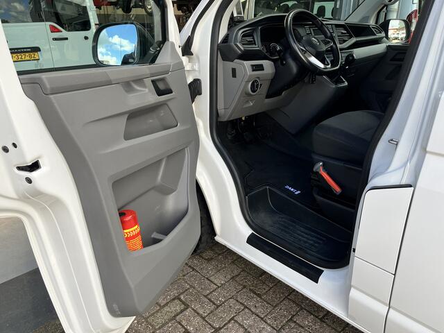 Volkswagen TRANSPORTER 2.0 TDI L2H1 DC 4Motion 4x4 Airco Cruise controle Telefoonverbinding Camera Stuurwielbediening Trekhaak 2500kg trekgewicht Werkverlichting Euro 6 Bpm vrij voor particulier gebruik!!