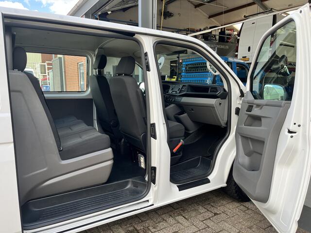 Volkswagen TRANSPORTER 2.0 TDI L2H1 DC 4Motion 4x4 Airco Cruise controle Telefoonverbinding Camera Stuurwielbediening Trekhaak 2500kg trekgewicht Werkverlichting Euro 6 Bpm vrij voor particulier gebruik!!