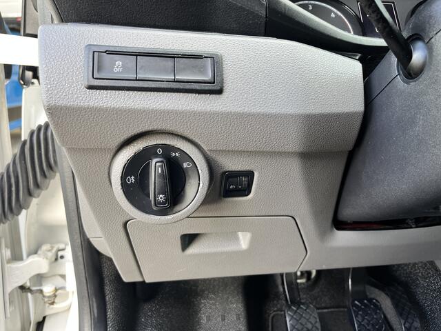 Volkswagen TRANSPORTER 2.0 TDI L2H1 DC 4Motion 4x4 Airco Cruise controle Telefoonverbinding Camera Stuurwielbediening Trekhaak 2500kg trekgewicht Werkverlichting Euro 6 Bpm vrij voor particulier gebruik!!