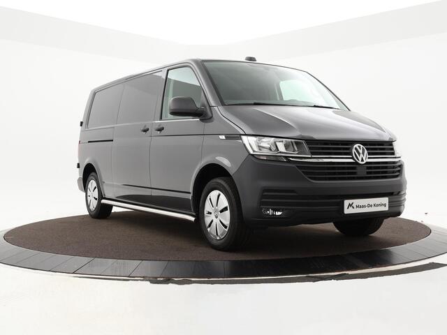 Volkswagen TRANSPORTER 2.0 Tdi 150pk DSG L2H3 28 Highline · Apple/Android Car Play · Camera · Betimmering · Vloerplaat · Trekhaak · Side Bars · Navi · Garantie t/m 31-10-2026 of 150.000km