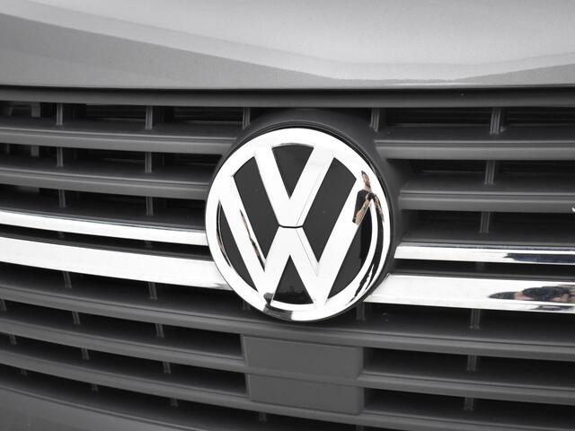 Volkswagen TRANSPORTER 2.0 Tdi 150pk DSG L2H3 28 Highline · Apple/Android Car Play · Camera · Betimmering · Vloerplaat · Trekhaak · Side Bars · Navi · Garantie t/m 31-10-2026 of 150.000km