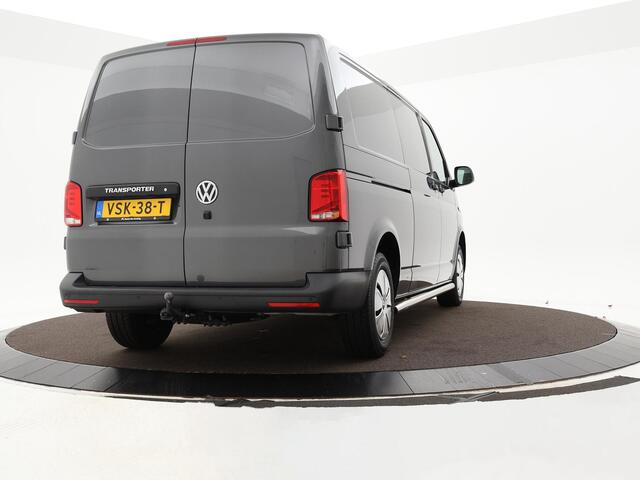 Volkswagen TRANSPORTER 2.0 Tdi 150pk DSG L2H3 28 Highline · Apple/Android Car Play · Camera · Betimmering · Vloerplaat · Trekhaak · Side Bars · Navi · Garantie t/m 31-10-2026 of 150.000km