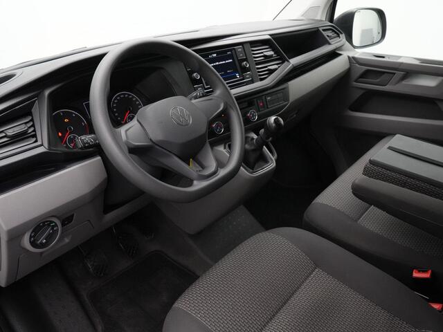 Volkswagen TRANSPORTER 2.0 TDI 110 pk L1H1 28 | Cruise Control | Trekhaak | Parkeersensor achter | Apple Carplay/Android Auto