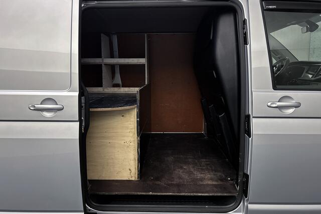 Volkswagen TRANSPORTER 2.0 TDI 150PK DSG L2 | Navigatie | Trekhaak | Camera | Cruise control | Parkeersensoren | Airconditioning