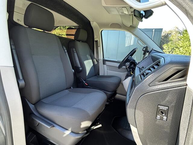 Volkswagen TRANSPORTER 2.0 TDI 150 PK HIGHLINE AUTOMAAT DSG / L2H1 / 1e EIGENAAR / UNIEK 37.581 KM !! / BPM VRIJ / AIRCO / CRUISE / NAVI / BLUETOOTH / PDC