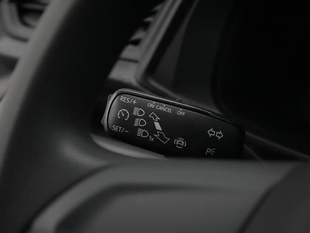 Volkswagen TRANSPORTER 2.0 TDI 110 pk L2H1 28 Economy Business | Parkeerhulp achter | Cruise control | Bijrijdersbank | Tussenschot volledig | Betonplex laadvloer