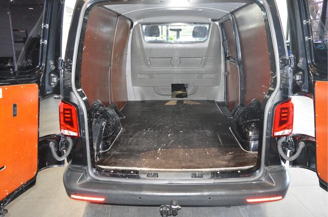 Volkswagen TRANSPORTER 2.0 TDI L2H1 28 airco cruise trekhaak carplay 150 pk !!