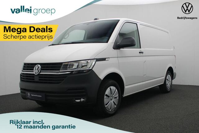 Volkswagen TRANSPORTER 2.0 TDI 110 pk L1H1 28 Comfortline | Trekhaak | 3-Zits | Parkeersensoren achter | Apple Carplay / Android Auto