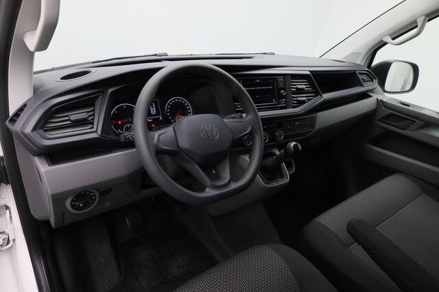 Volkswagen TRANSPORTER 2.0 TDI 110 pk L1H1 28 Comfortline | Trekhaak | 3-Zits | Parkeersensoren achter | Apple Carplay / Android Auto