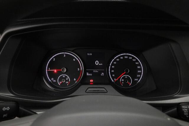 Volkswagen TRANSPORTER 2.0 TDI 110 pk L1H1 28 Comfortline | Trekhaak | 3-Zits | Parkeersensoren achter | Apple Carplay / Android Auto