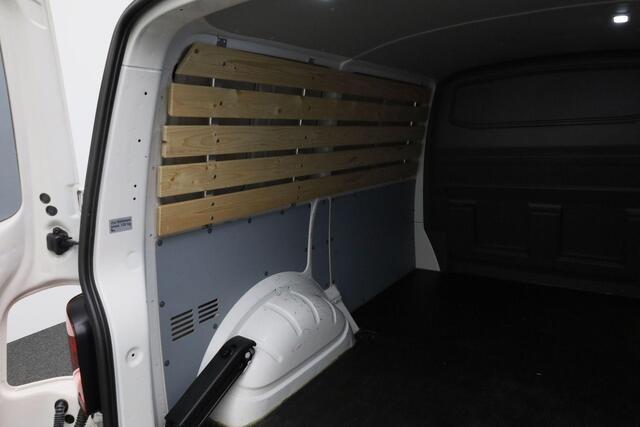 Volkswagen TRANSPORTER 2.0 TDI 110 pk L1H1 28 Comfortline | Trekhaak | 3-Zits | Parkeersensoren achter | Apple Carplay / Android Auto