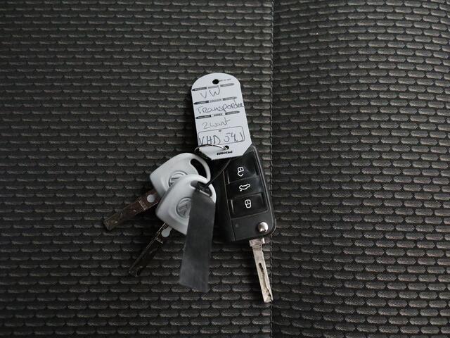Volkswagen TRANSPORTER 2.0TDI Lang Achterdeuren | Navigatie | Airco | Cruise | 3-Persoons | Betimmering