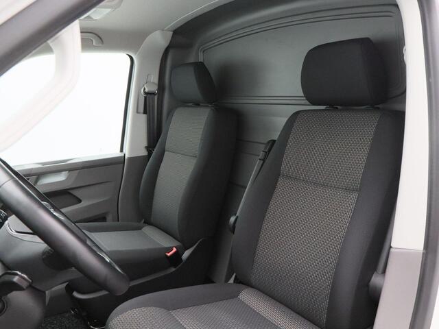 Volkswagen TRANSPORTER 2.0 TDi L2H3 28 Comfortline 110 Pk | Trekhaak | Cruise Control | Airco | Carplay | Navigatiesysteem | LED | Parkeersensoren | 57.724 Km!