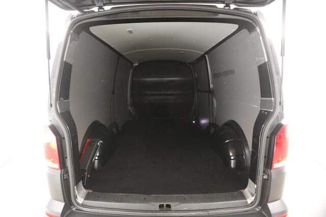 Volkswagen TRANSPORTER 2.0 TDI L2H1 | 150PK | Automaat | Airco | 3-Zits | Adaptive Cruise | Carplay | Camera | Parkeersens.