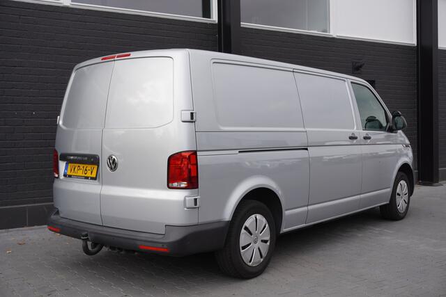 Volkswagen TRANSPORTER 2.0 TDI 150PK L2 Automaat EURO 6 - Airco - Navi - Cruise - Trekhaak - ¤ 19.900,- Excl.