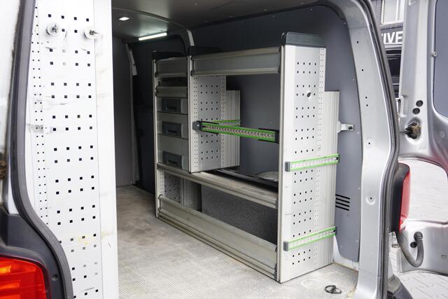 Volkswagen TRANSPORTER 2.0 TDI 150PK L2 Automaat EURO 6 - Airco - Navi - Cruise - Trekhaak - ¤ 19.900,- Excl.