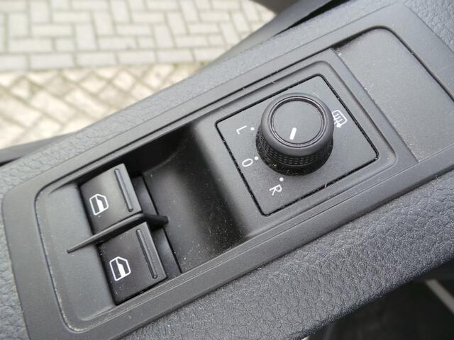 Volkswagen TRANSPORTER Kombi 2.0 TDI L1H1 9 personenbus Prijs is ex btw Airco,Klep-ruit, NAP 18,950ex btw