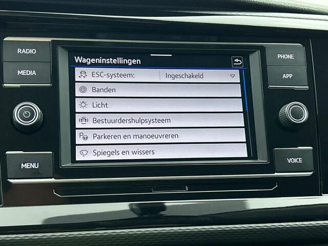 Volkswagen TRANSPORTER 2.0 TDI L2H1 Dubbele Cabine Highline Automaat Navigatie Carplay Parkeersensoren Trekhaak Cruise control (Acc) 6-zits Euro6