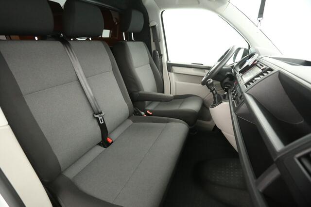 Volkswagen TRANSPORTER 2.0 TDI L2H1 | Airco | Cruise | Camera | 3-Zits | Sidebars