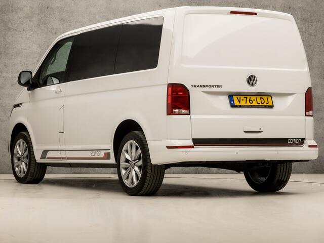 Volkswagen TRANSPORTER 2.0 TDI L1H1 28 Highline 150Pk Automaat (APPLE CARPLAY, GROOT NAVI, 3 ZITS, ADAPTIVE CRUISE, PARKEERSENSOREN, LM VELGEN, NIEUWE APK, NIEUWSTAAT)