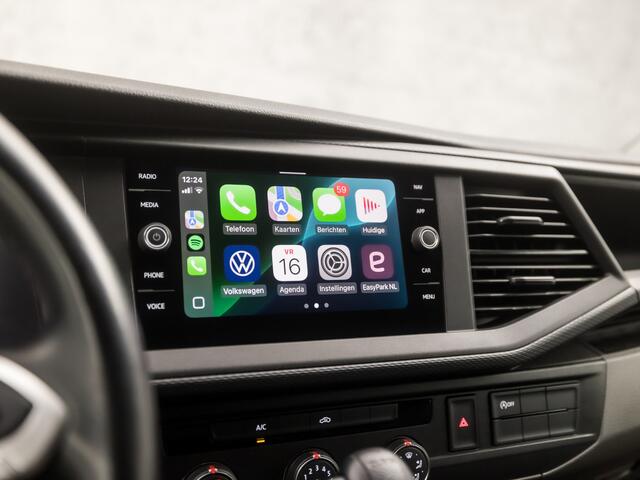 Volkswagen TRANSPORTER 2.0 TDI L1H1 28 Highline 150Pk Automaat (APPLE CARPLAY, GROOT NAVI, 3 ZITS, ADAPTIVE CRUISE, PARKEERSENSOREN, LM VELGEN, NIEUWE APK, NIEUWSTAAT)