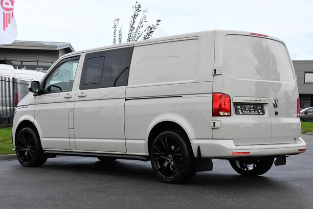 Volkswagen TRANSPORTER 2.0 TDI L2H1 32 DC Bulli Virtual, Adaptieve Cruise, Carplay, LED, Leder, 150pk, Automaat, Trekhaak, Sensoren, Uniek!