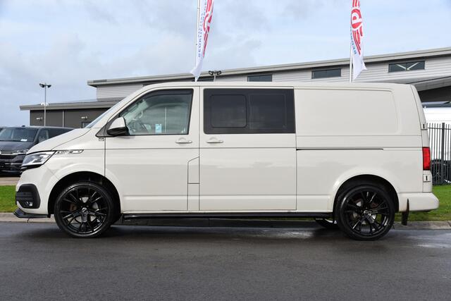 Volkswagen TRANSPORTER 2.0 TDI L2H1 32 DC Bulli Virtual, Adaptieve Cruise, Carplay, LED, Leder, 150pk, Automaat, Trekhaak, Sensoren, Uniek!