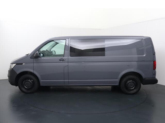 Volkswagen TRANSPORTER 2.0 TDI L2H1 Dubbele Cabine 150 pk | 6-persoons | Apple Carplay | Android Auto + Multifunctioneel stuur | Parkeersensoren Voor + Achter + Achteruitrijcamera | Trekhaak