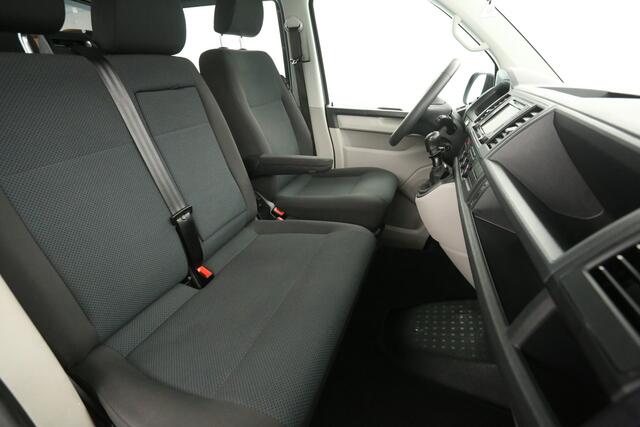 Volkswagen TRANSPORTER 2.0 TDI L2H1 | 140PK | DC | Airco | Cruise | Carplay | Trekhaak | Navi | Imperiaal | Parkeersens.