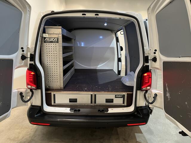 Volkswagen TRANSPORTER 2.0 TDI L1H1 Servicebus / Aluca Inrichting / Euro 6 / Airco / Camera / Cruise Control / Navigatie / CarPlay / 3-Zits / 81.000 KM !!