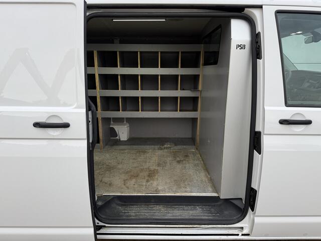 Volkswagen TRANSPORTER 2.0 TDI 150PK Automaat L2H1 Airco Cruise Control Trekhaak Carplay Navigatie 3 Stoelen Parkeersensoren