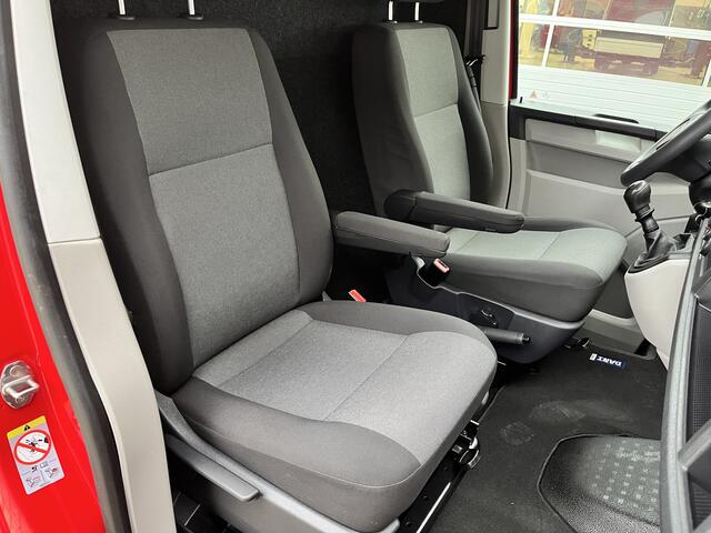 Volkswagen TRANSPORTER 2.0 TDI L1H1 Airco Cruise control Kastinrichting Betimmering in de laadruimte Telefoonvoorbereiding 1e eigenaar Dealer onderhouden Euro 6