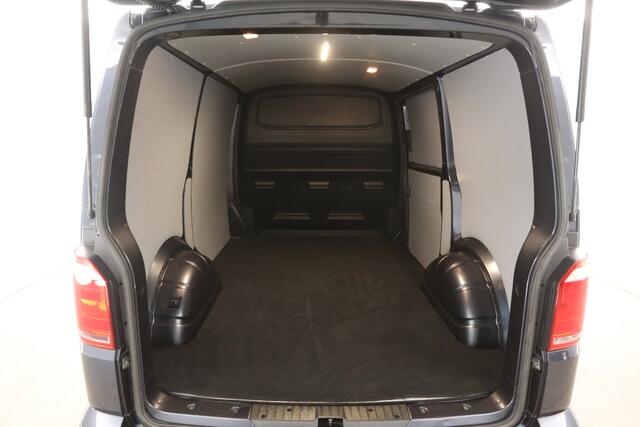 Volkswagen TRANSPORTER 2.0 TDI 150PK L1H1 | Airco | Cruise | Parkeersens | Trekh. | 18"LMV